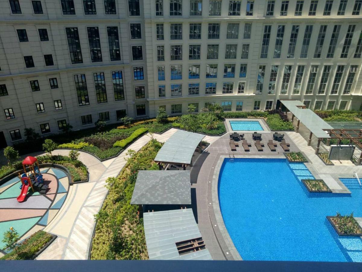 Eighty One Newport Boulevard Apartment Manila Exterior photo